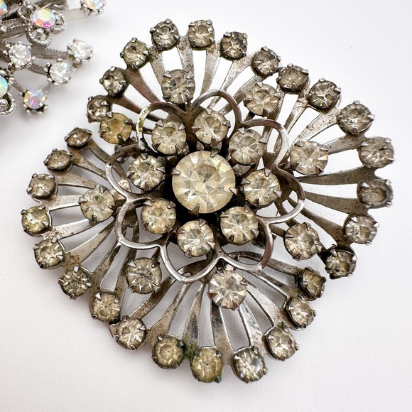 Vintage Atomic Starburst Brooch Pair Clr Rhinestone vs Aurora Borealis '50s '60s - Picture 5 of 12